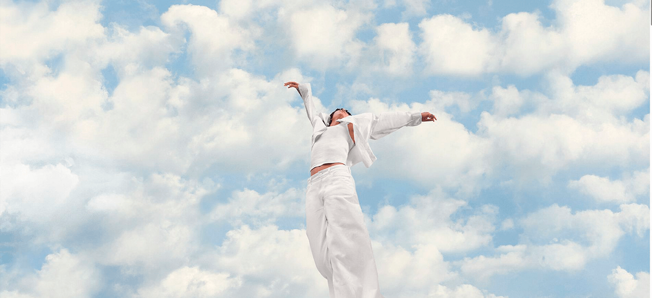 Pantone объявил цвет 2026 года – «облачный танцор» (Cloud Dancer)
